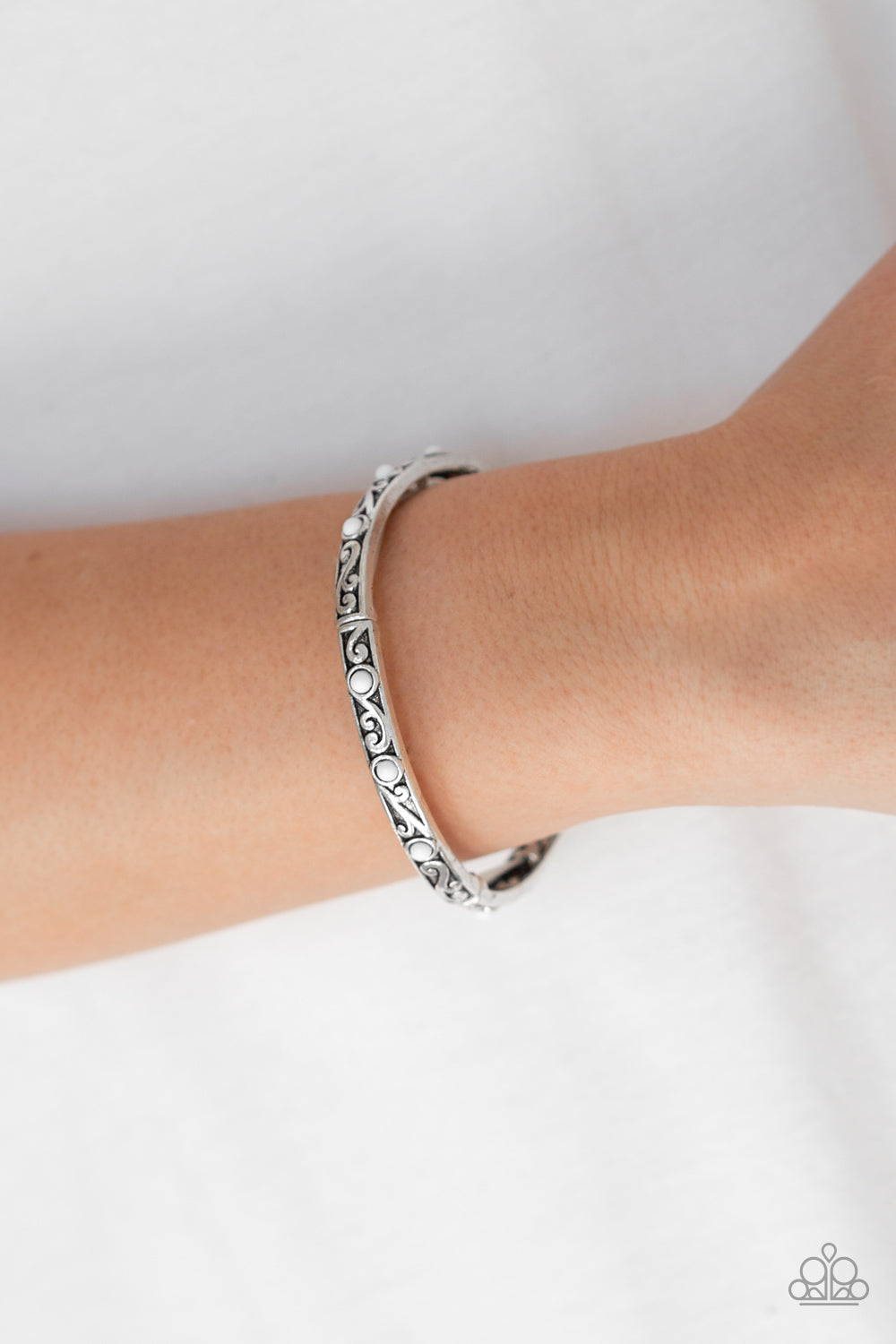 Paparazzi Malibu Marvelous - White Bracelet