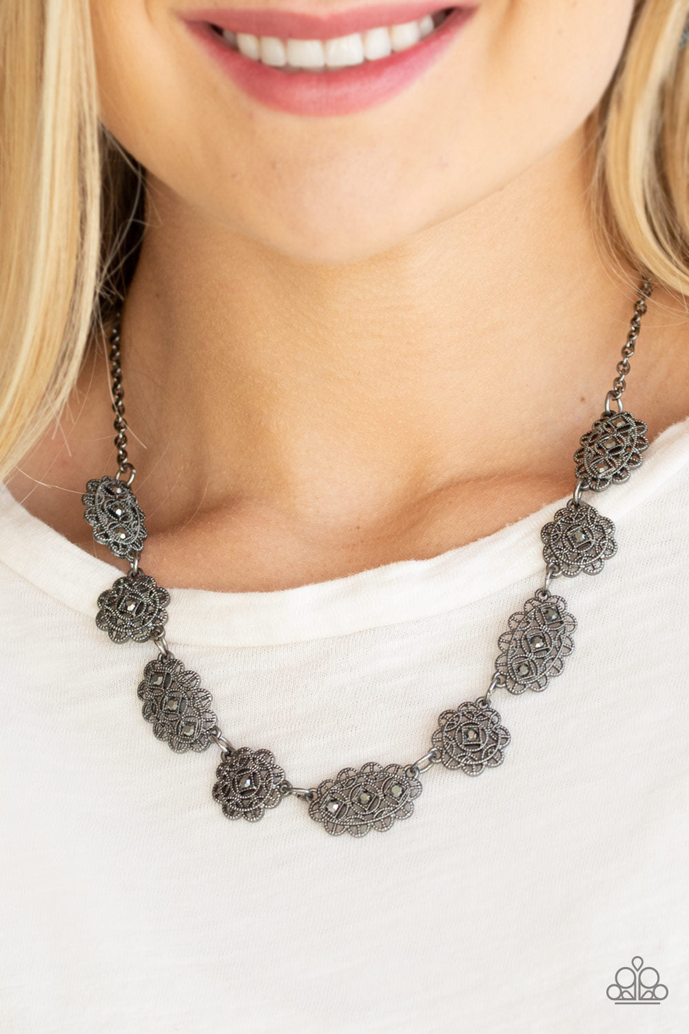 Paparazzi Vintage Vogue - Black Necklace