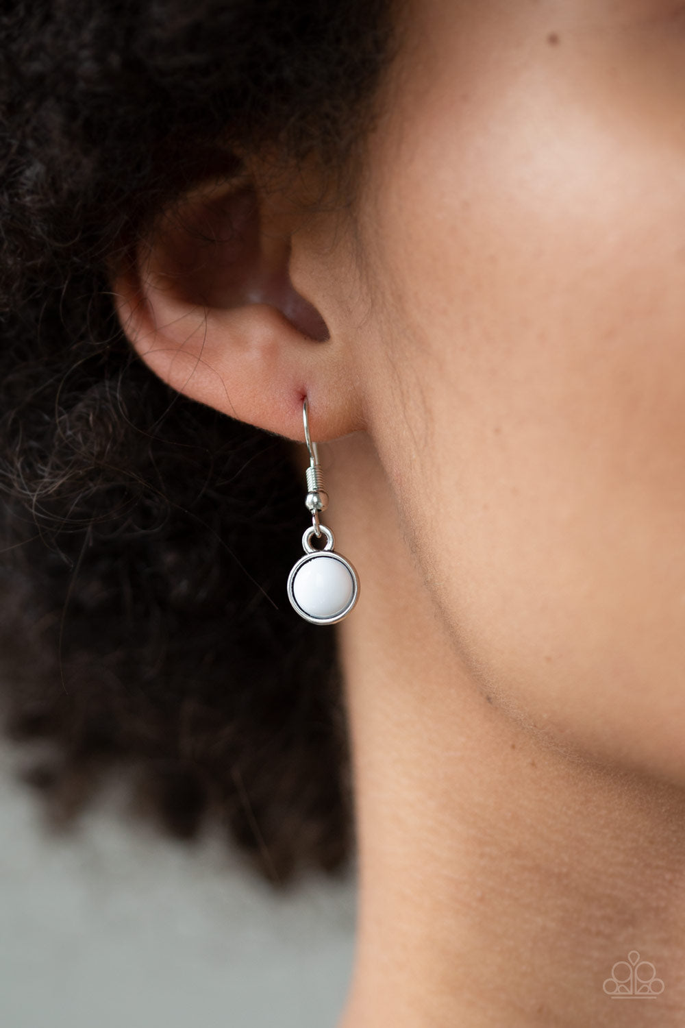 r Paparazzi Tide Drifter - White Necklace