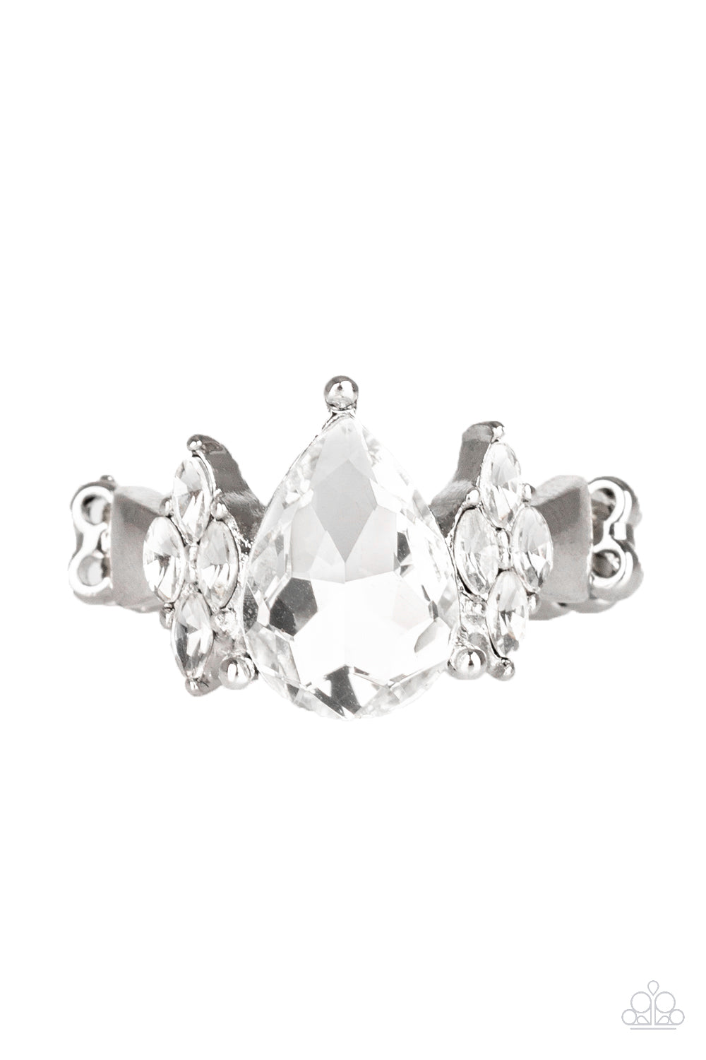 Paparazzi Yas Queen - White Ring