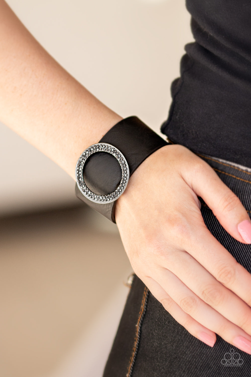 Paparazzi RING Them In - Black Urban Bracelet