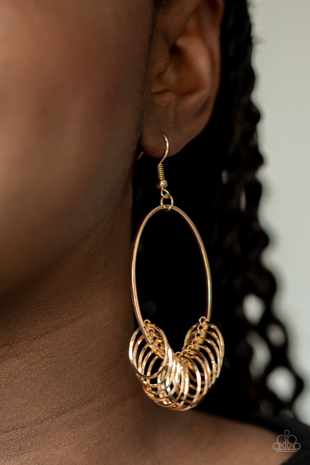 Paparazzi Halo Effect - Gold Earrings
