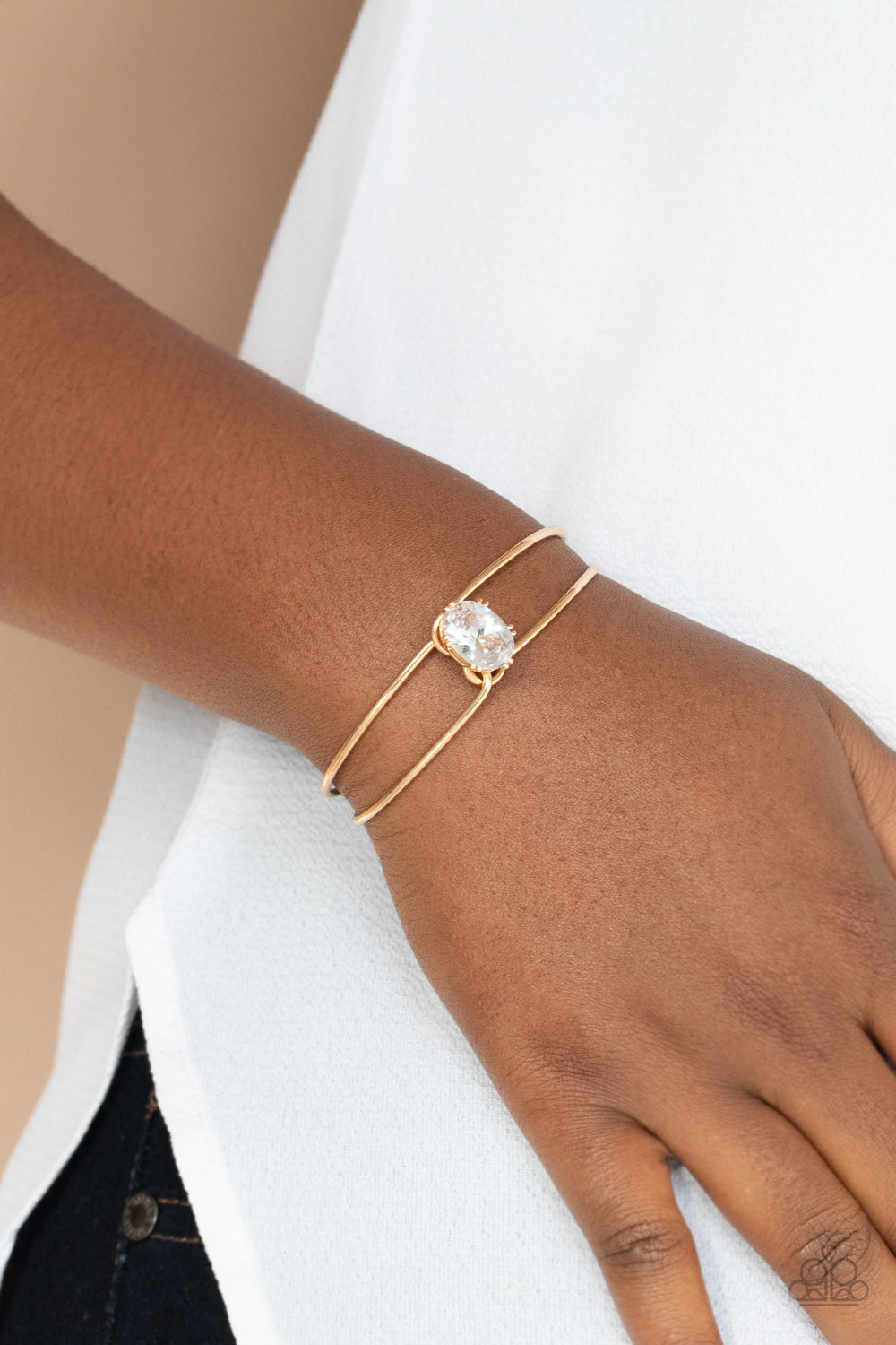 d Paparazzi GLOW No Mercy - Gold Bracelet