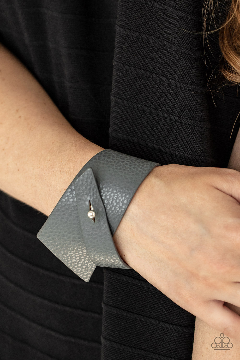 r Paparazzi PIECE Offering - Silver Urban Bracelet