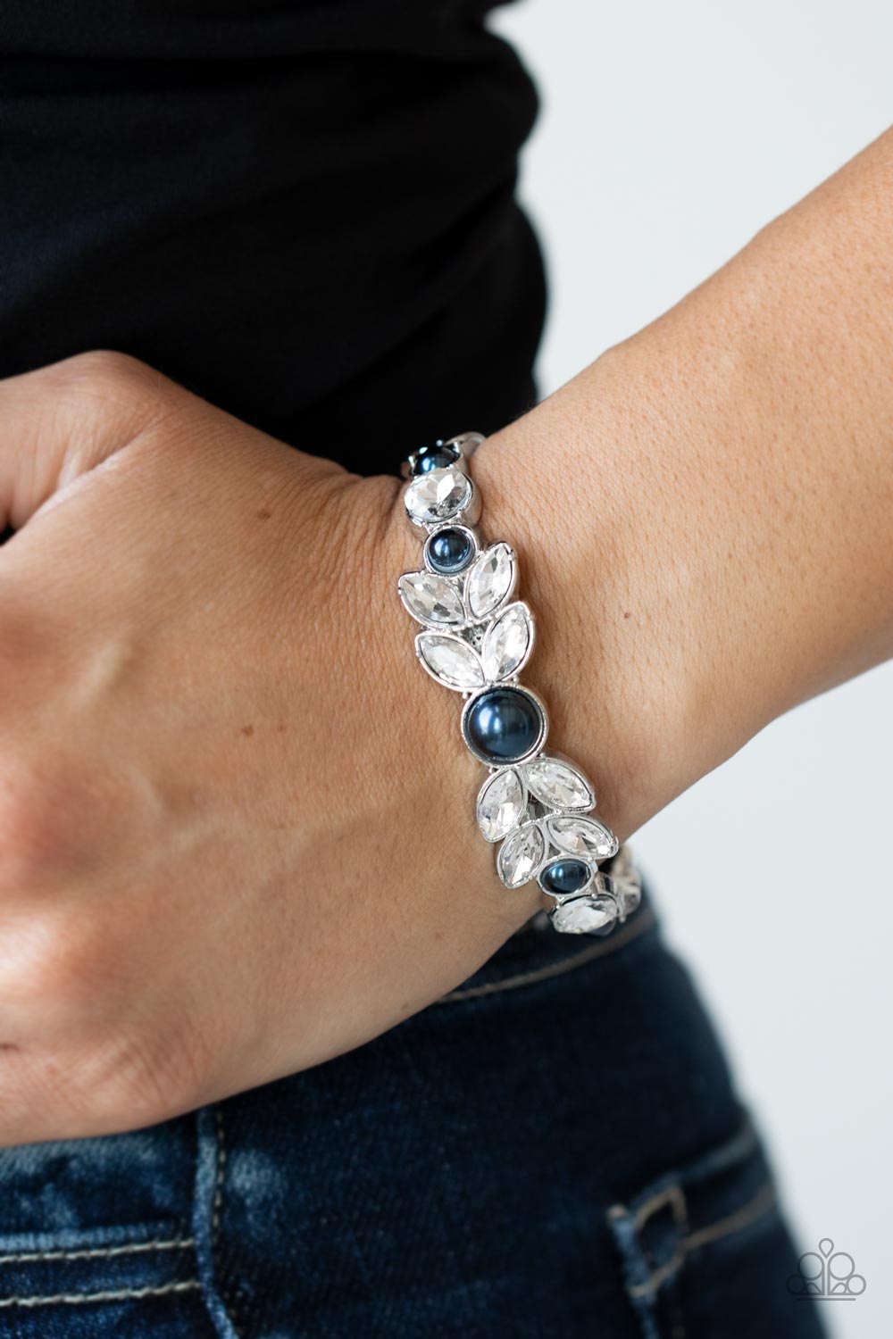 Paparazzi Regal Reminiscence - Blue Bracelet