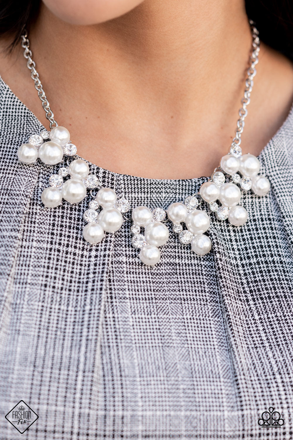 Paparazzi Renown Refinement - White Necklace