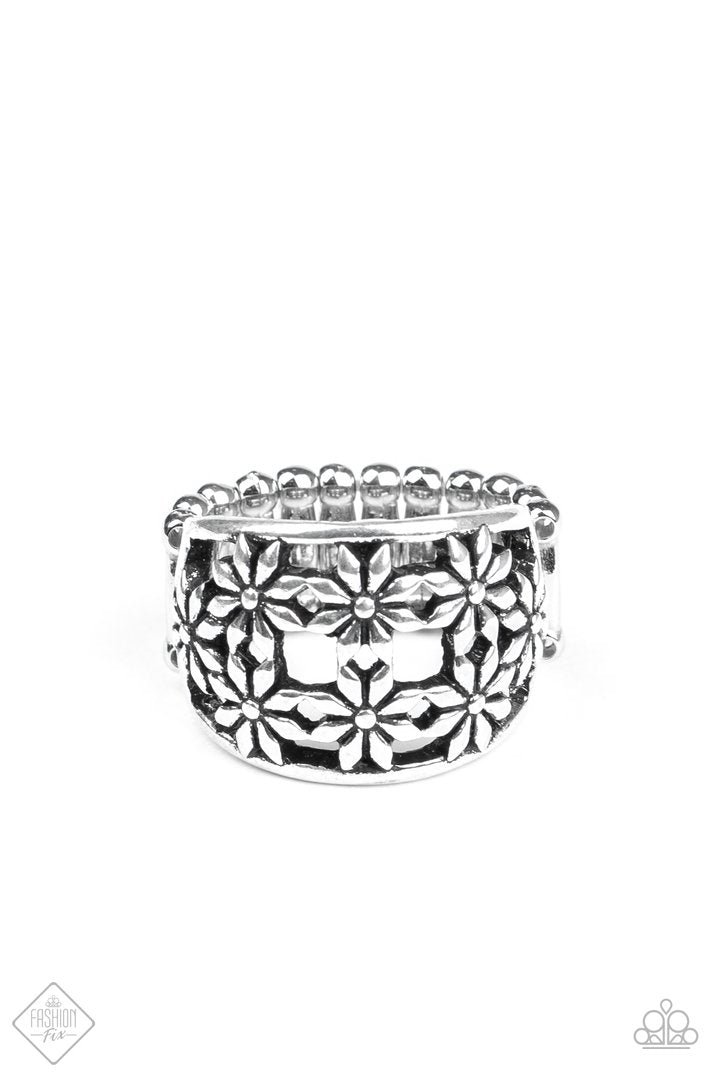 Paparazzi Crazy About Daisies - Silver Ring