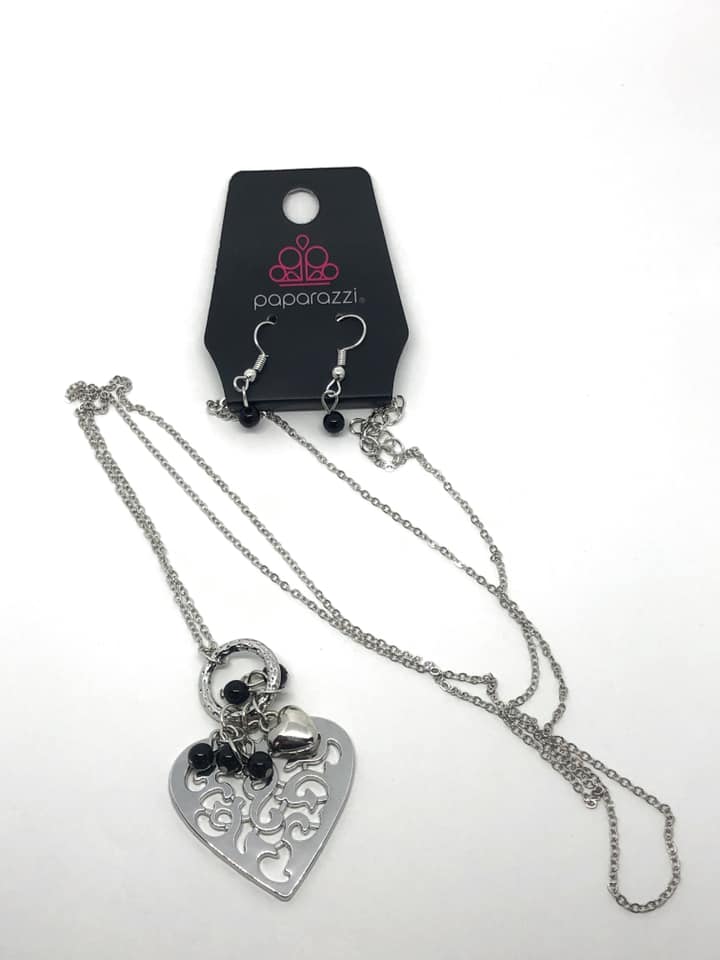 Paparazzi Romeo Romance - Black Necklace
