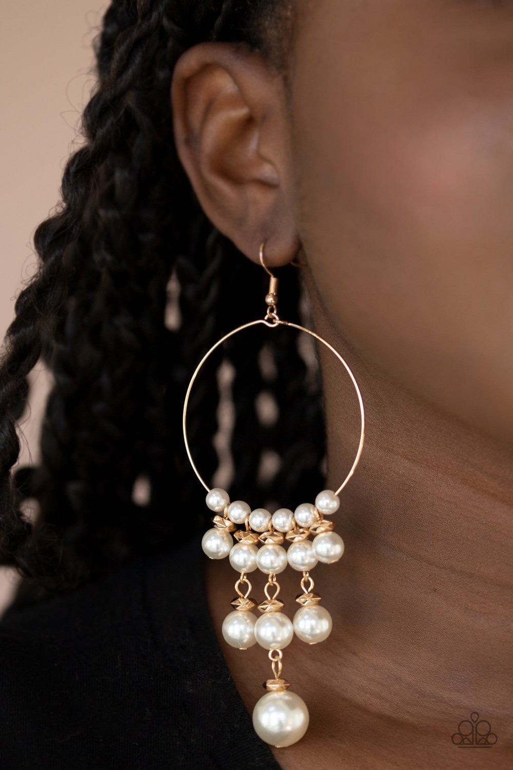 Paparazzi Working the Room - Gold Pearl Earrings