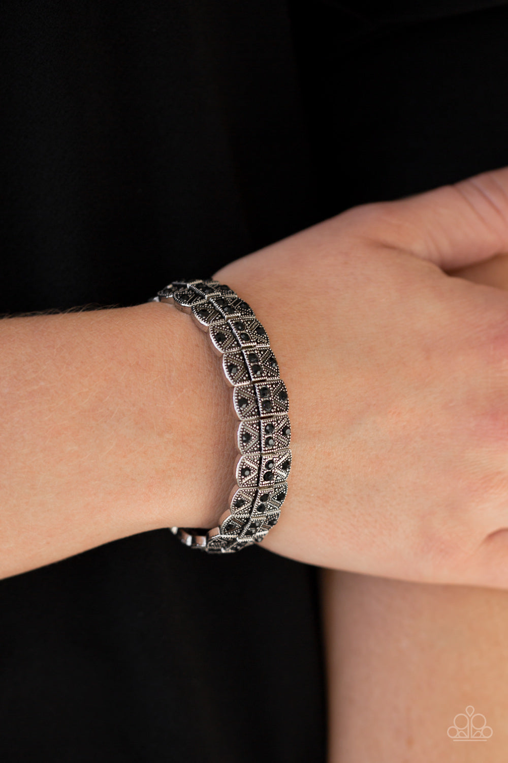 Paparazzi Modern Magnificence - Black Bracelet 