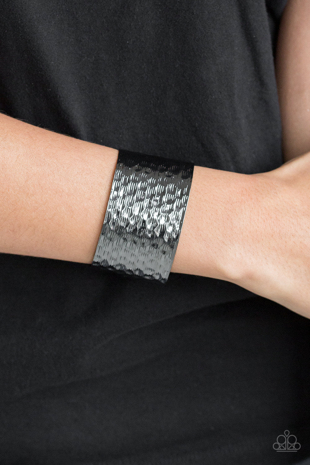 Simmering Shimmer - Black Bracelet