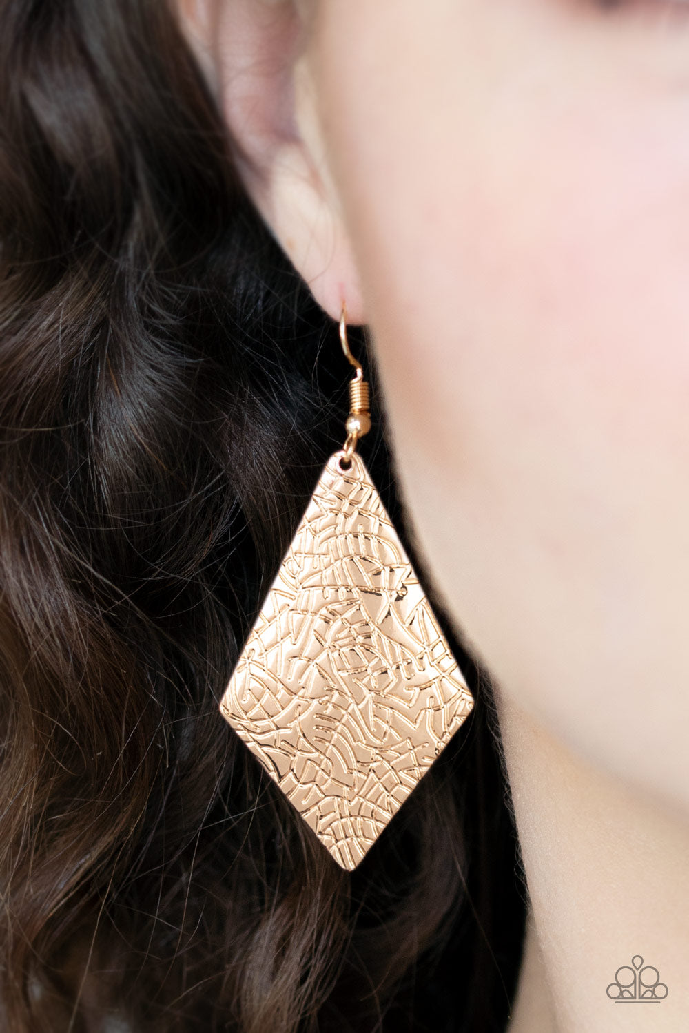 Paparazzi Texture Retreat - Gold Earrings 