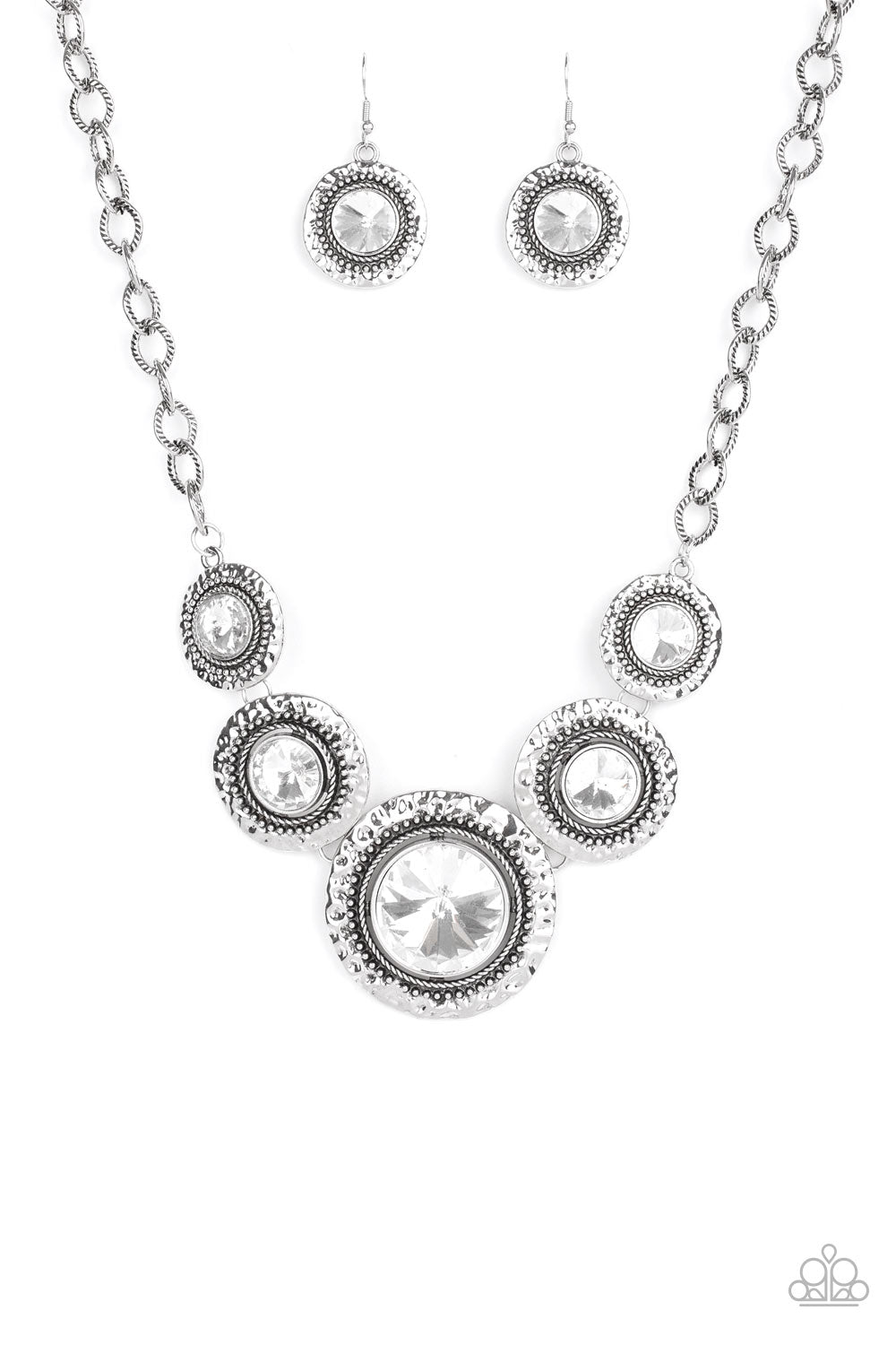 Paparazzi Global Glamour - White Necklace 