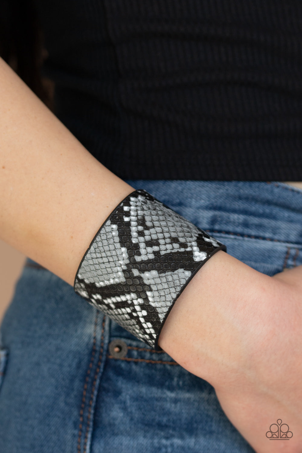 Paparazzi The Rest Is HISS-tory - Silver Urban Bracelet 