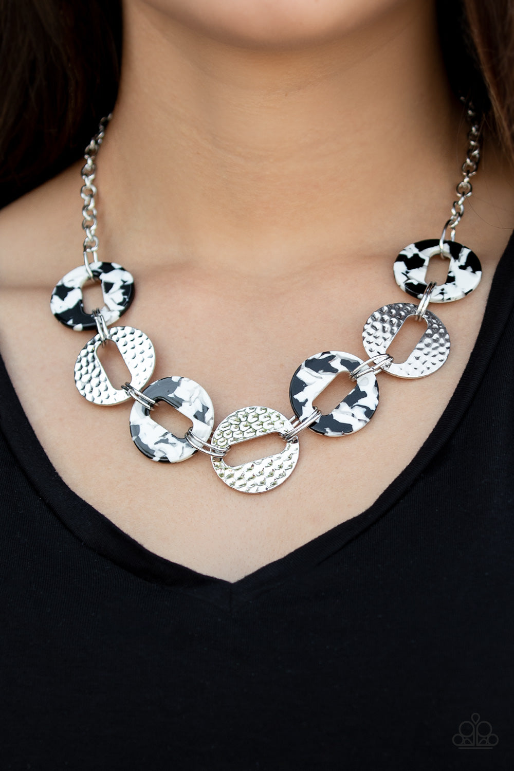 Paparazzi Retro Retrograde - White Necklace 