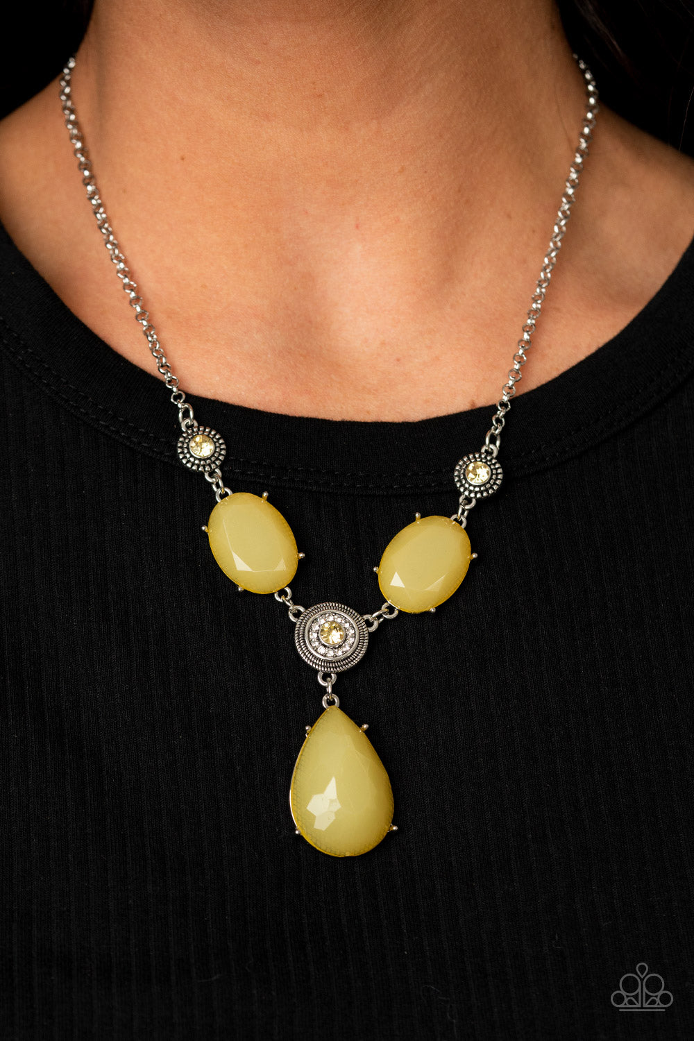 Paparazzi Heirloom Hideaway - Yellow Necklace 