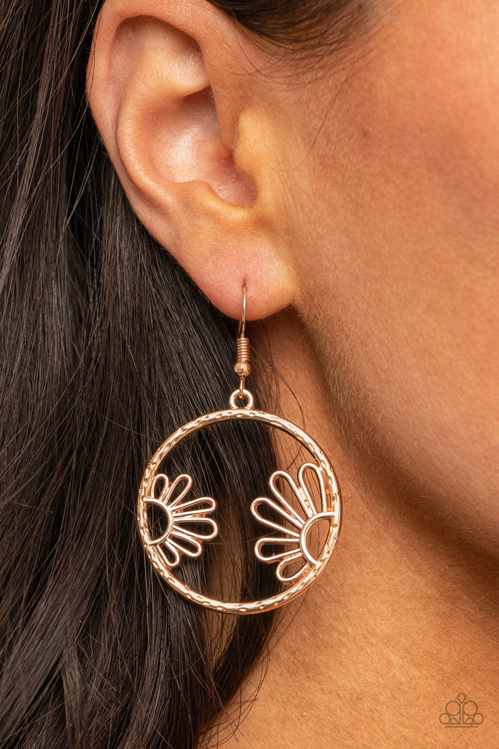 Demurely Daisy - Rose Gold Earrings 