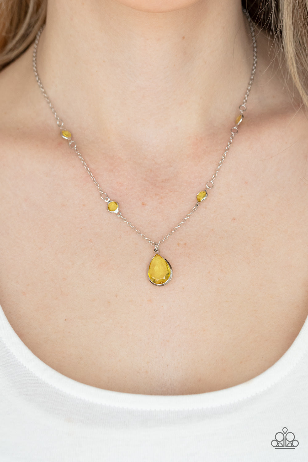 Paparazzi Romantic Rendezvous - Yellow Necklace 