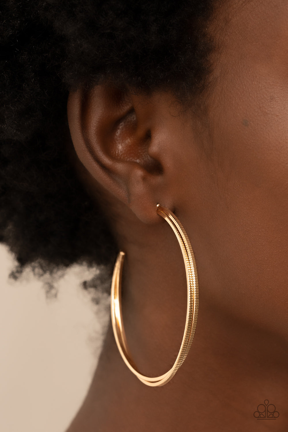 Monochromatic Curves - Gold Hoop Earrings