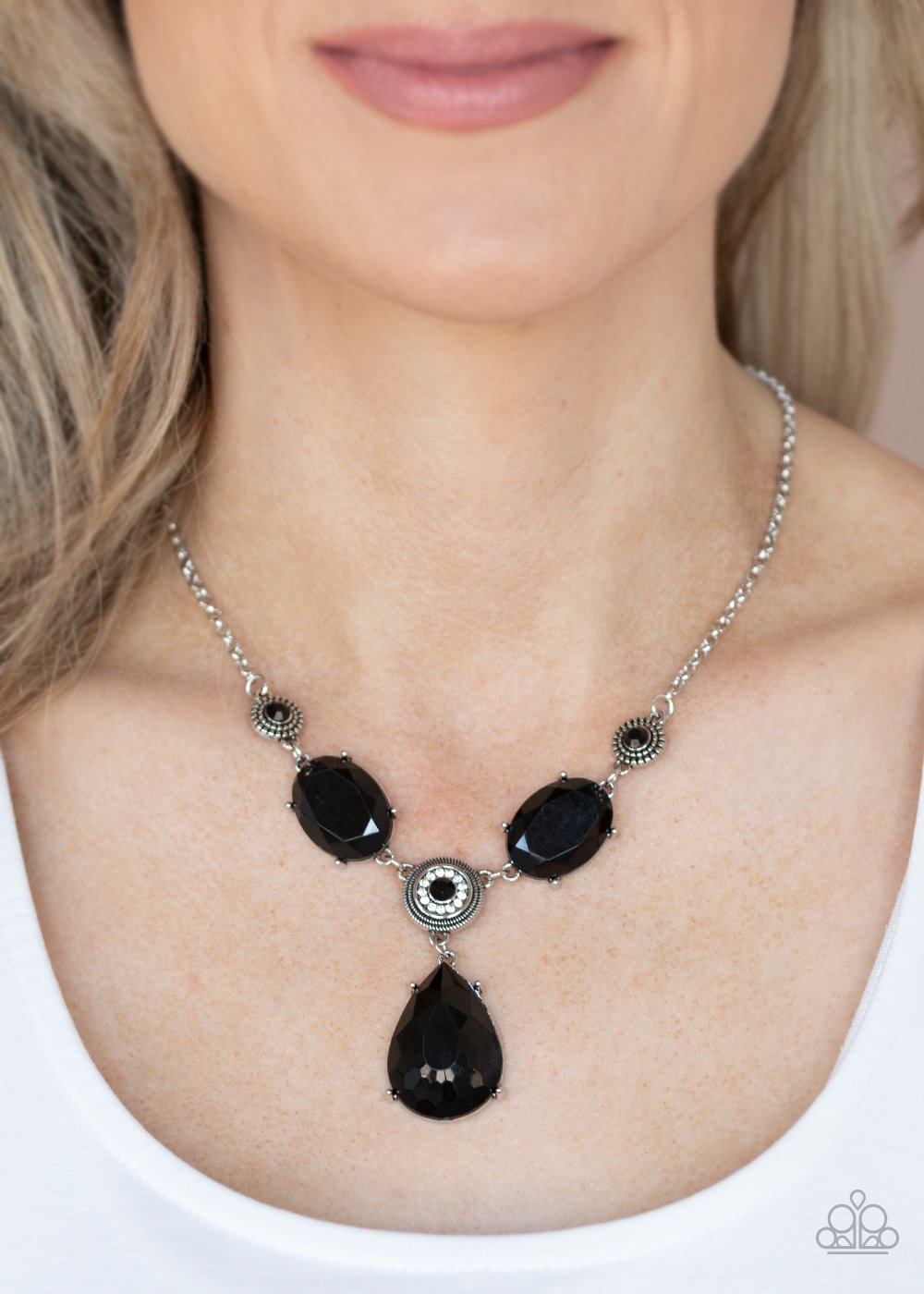 Paparazzi Heirloom Hideaway - Black Necklace