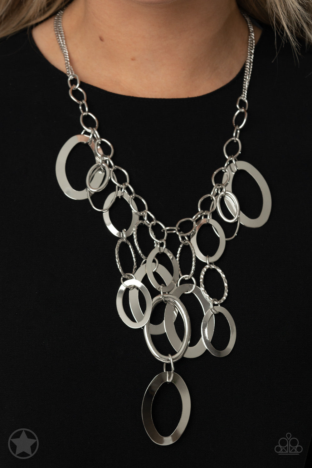 Paparazzi A Silver Spell - Silver Blockbuster Necklace