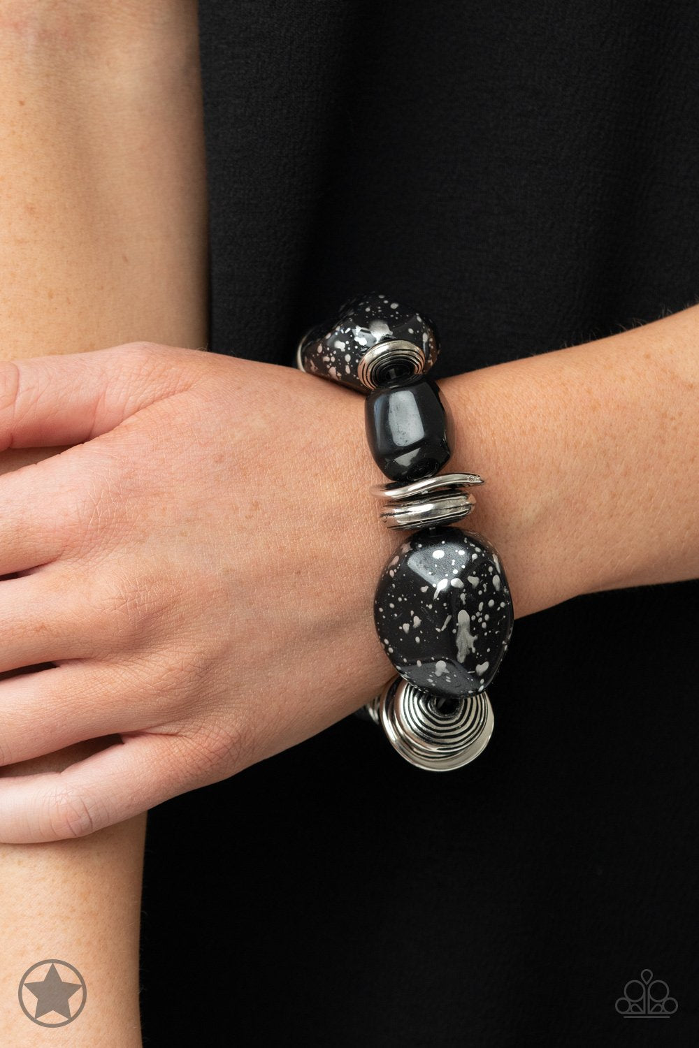 Paparazzi Glaze of Glory - Black Blockbuster Bracelet