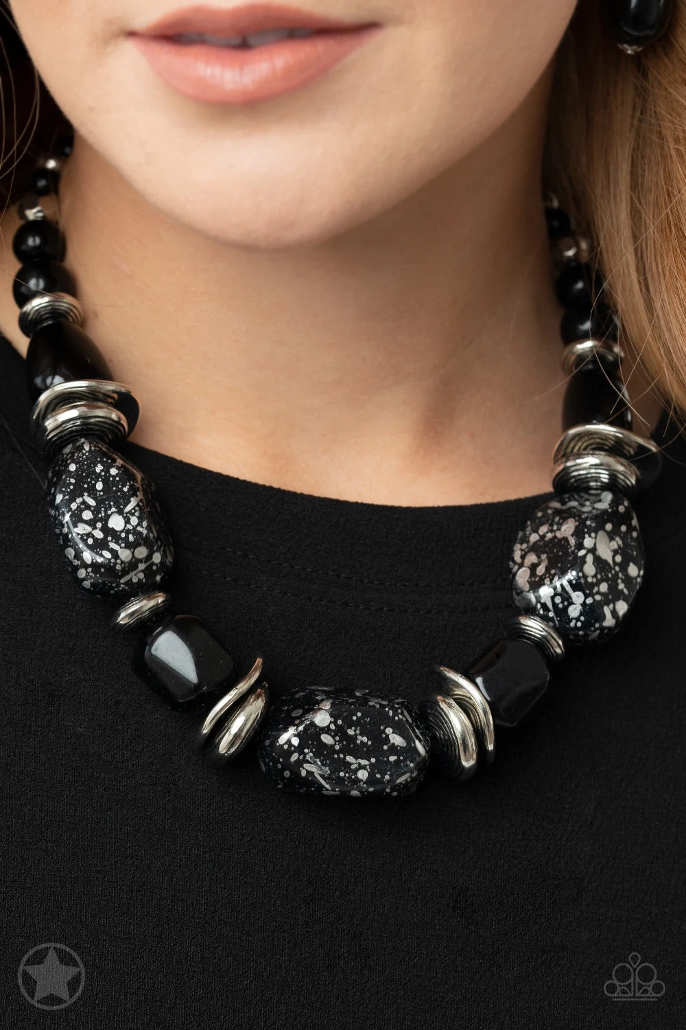 Paparazzi In Good Glazes - Black Blockbuster Necklace