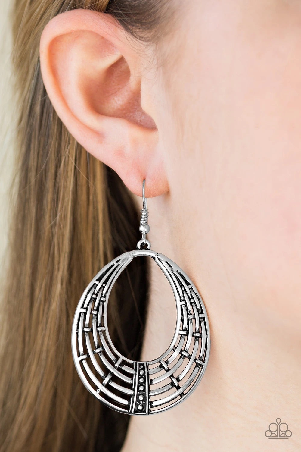 Paparazzi Tundra Texture - Silver Earrings 